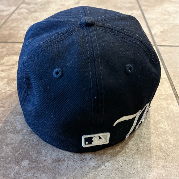 NY fitted hat with embroidery - Picture 5 of 5